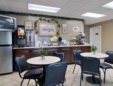 Super 8 By Wyndham-Tupelo Airport Motel Restaurant photo